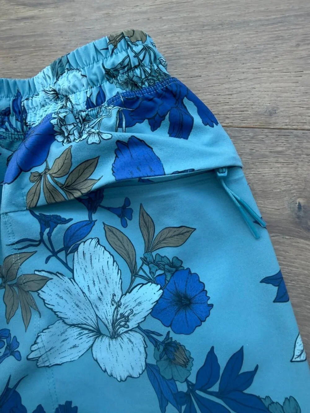 Lululemon Men's Blue Floral Swim Short 5